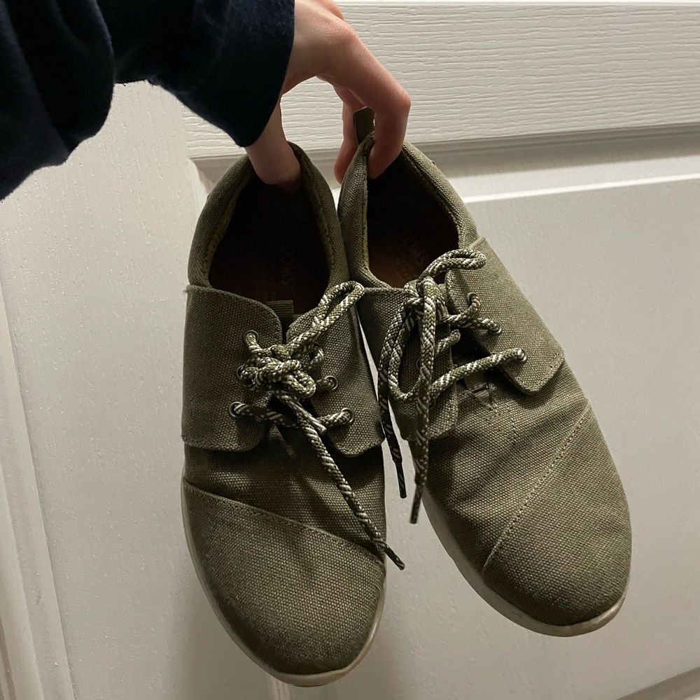 🌿 Green Toms Sneakers 🌿